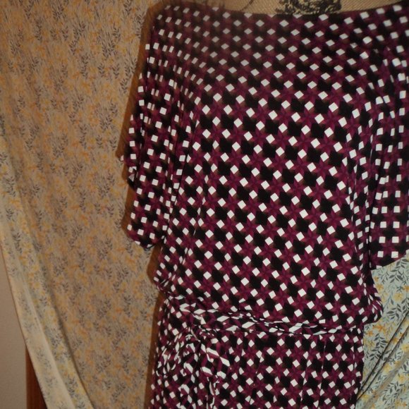 Dress - Picture 4 of 10